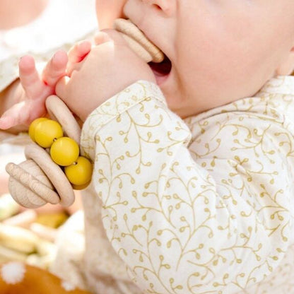 Hochet rétro en bois et silicone - Blush