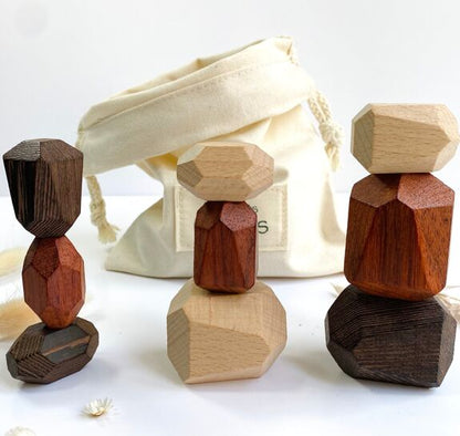 Jeu de stacking de menhirs en bois
